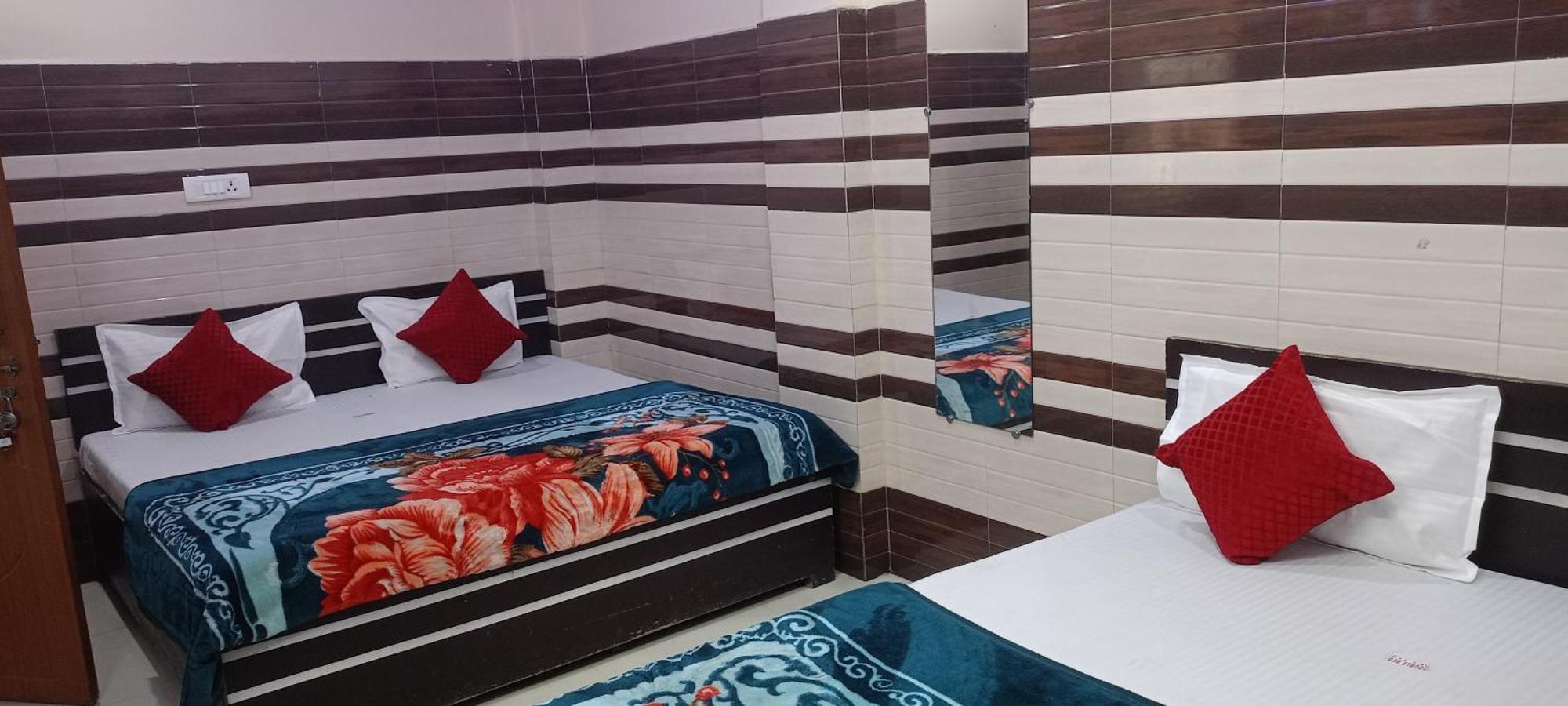 New Gayatri Palace Near Prem Mandir Vrindāvan 外观 照片