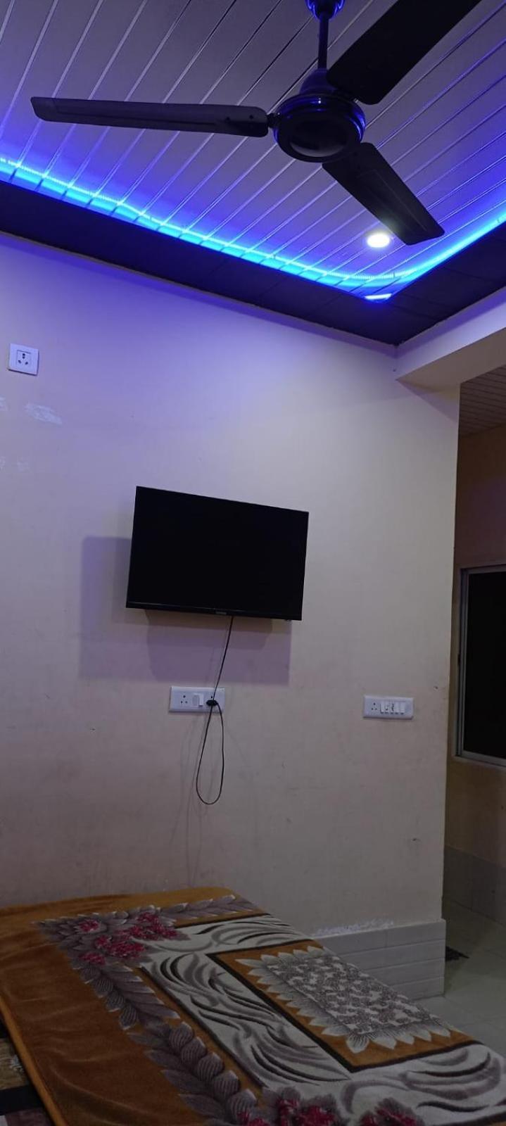 New Gayatri Palace Near Prem Mandir Vrindāvan 外观 照片